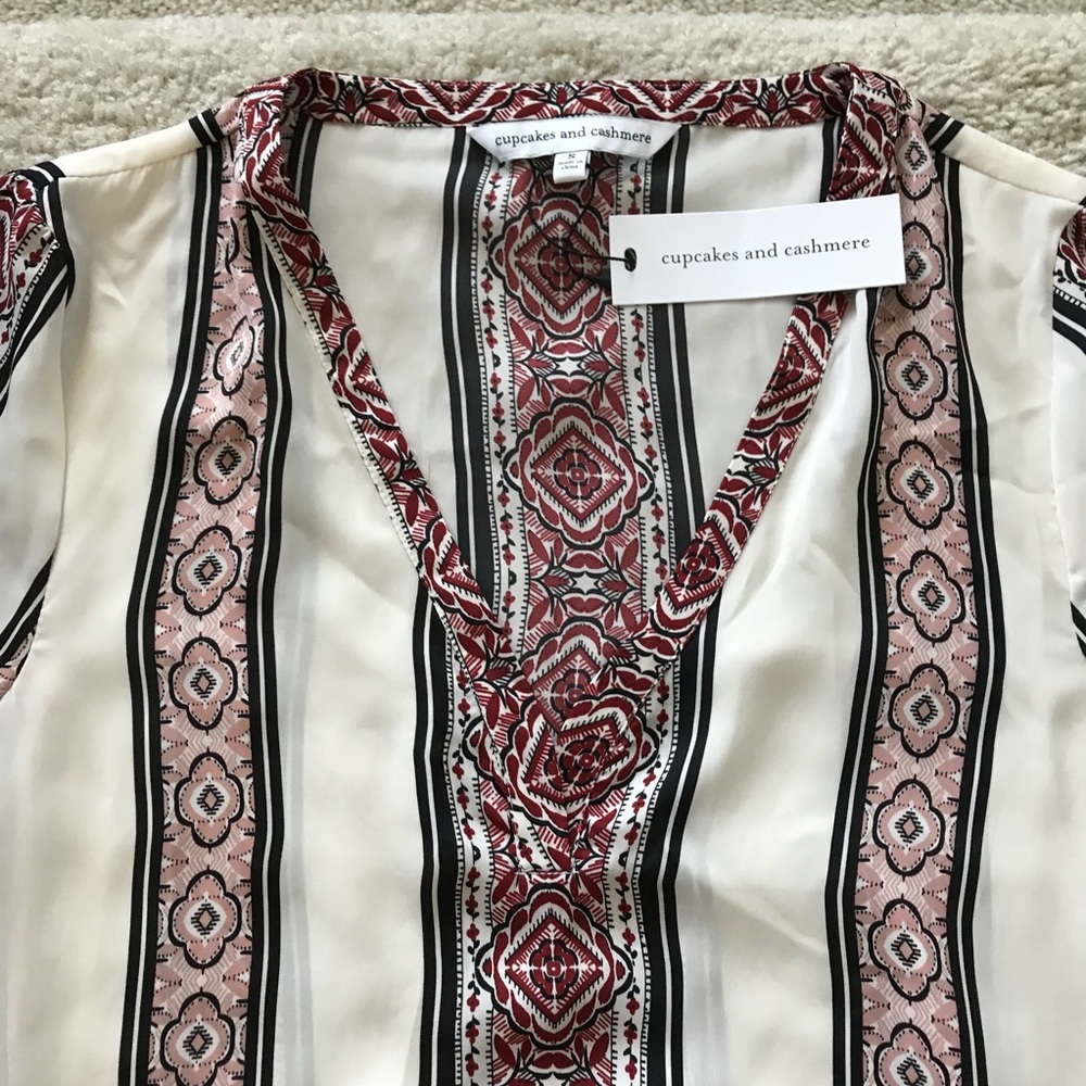 Cupcakes and Cashmere Labelle Tunic Top - Picture 4 of 8